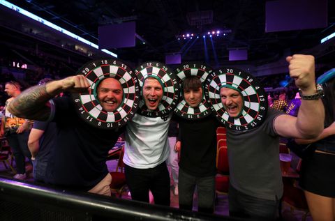 Lachwekkend niveau bij kwalificatietoernooi voor WK darts: 'Vraag een paspoort aan'