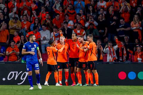 Live Nederland - Servië | Oranje krijgt draai om de oren met razendsnelle gelijkmaker