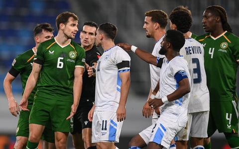 Beladen duel tussen Ierland en Israël loopt opnieuw uit de hand: Ajacied moet worden tegengehouden
