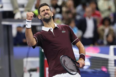 Novak Djokovic (39) slaat oude rivaal Rafael Nadal uit de boeken door stunt op geliefd toernooi