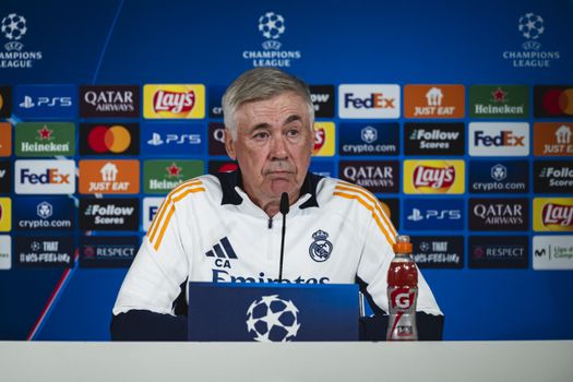 Emotionele Real Madrid-trainer Carlo Ancelotti ziet duel tegen oude ploeg als bijzaak: 'Dit raakt ons allemaal'