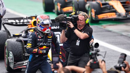 Broer van Sergio Pérez komt op voor Max Verstappen en sneert naar Engelse pers