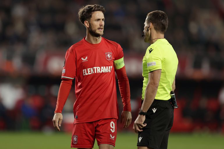 Ricky van Wolfswinkel pakt misdragende fans FC Twente aan: 'Heeft ons als spelers diep geraakt'