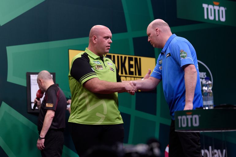 Topdarter Michael van Gerwen 'komt overal mee weg': 'Dat is al vanaf het begin'