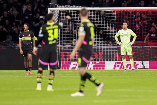 'Het is toch schandalig?': cruciale fout PSV-keeper Walter Benítez zorgt voor onbegrip