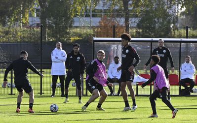 John Heitinga gooit het bij Ajax wederom op de schop richting cruciaal Champions League-duel met Galatasaray