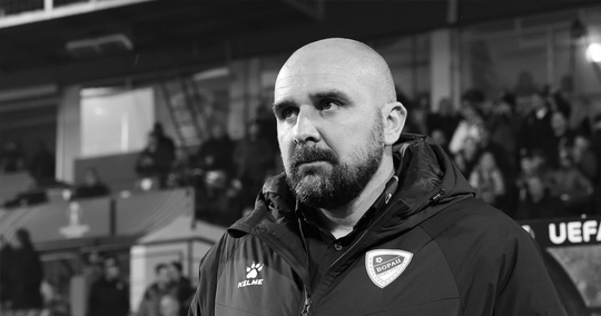 Tragische dood in Servië: voetbaltrainer (44) zakt in elkaar langs de zijlijn en overlijdt