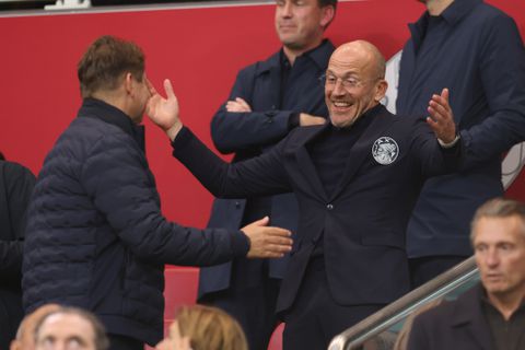 Ajax-directeur Alex Kroes krijgt lof voor zijn werk: 'Het is niet makkelijk in zo'n omgeving'