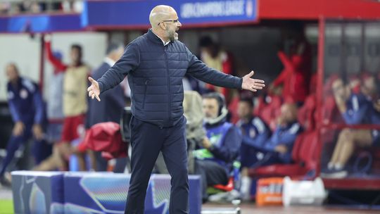 Gefrustreerde PSV-trainer Peter Bosz kampt met 'lichte oorsuizen' na teleurstellende avond: 'Ze gingen enorm tekeer'