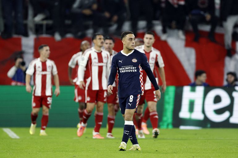 'Mega dissonant' Sergiño Dest moet het ontgelden bij PSV na zéér zwak Champions League-optreden