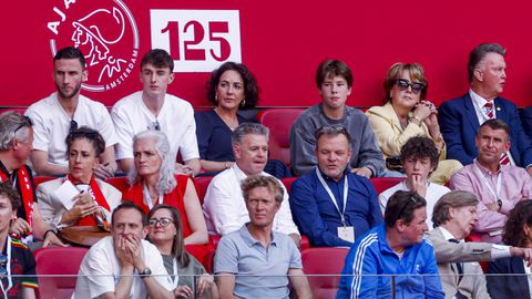Femke Halsema (in het midden) in het Ajax-publiek © Getty Images