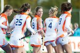 HockeystersEllen Hoog (tweede van links) en Naomi van As (r) in dienst van Oranje. © Pro Shots
