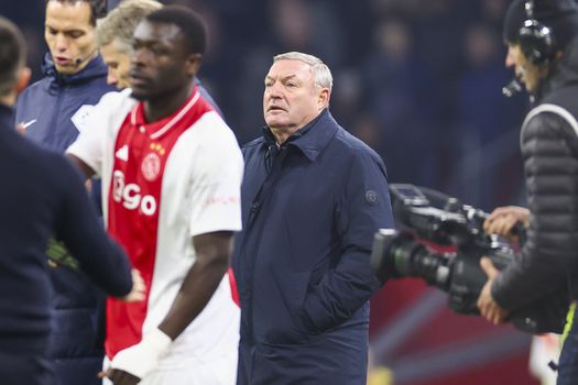 Utrecht-trainer Ron Jans vergelijkt Ajax met Feyenoord en PSV: 'We kunnen ons met die ploeg wél meten'