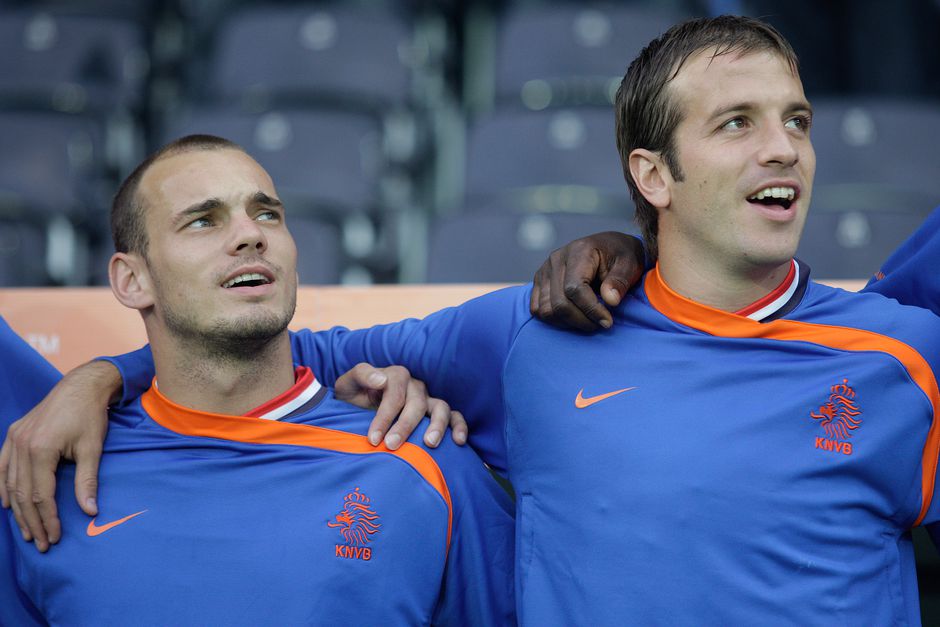 Zijn Rafael van der Vaart en Wesley Sneijder de ideale drag queens? 'Die kan wel een showtje opvoeren'