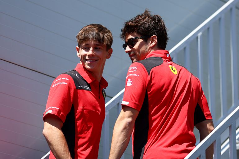 Bijzonder moment: Ferrari zet familielid Charles Leclerc in Formule 1-auto voor training in Abu Dhabi