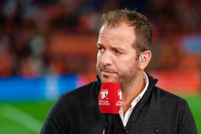 Rafael van der Vaart maakte zware voetbalperiode mee: 'Elke dag jankend met mijn moeder gebeld'