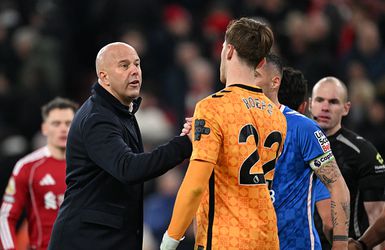 Kritische Arne Slot verklaart opmerkelijke keuze bij Liverpool: 'Daar heeft het niets mee te maken'
