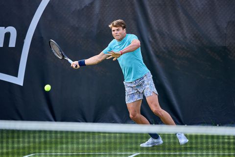 Duitse tennisser (26) onthult heftig verhaal en diagnose van ziekte: 'Ik werd wakker in het ziekenhuis'