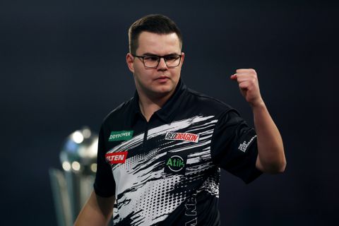 Gian van Veen neemt revanche op oude bekende tijdens Bahrain Darts Masters, Danny Noppert ook naar tweede ronde