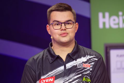 Topdarter Gian van Veen zorgt voor grote opwinding: ‘Verschrikkelijk, ik zat te schelden’