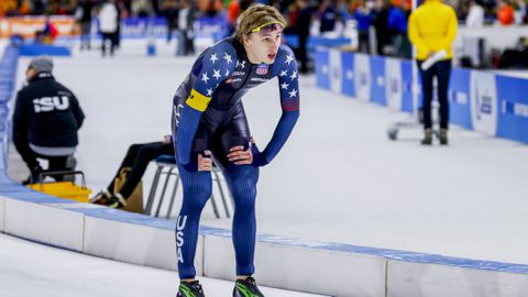 Topschaatser Jordan Stolz imiteert trucje Joep Wennemars op kwalificatietoernooi voor Winterspelen: 'Voel me erg moe'