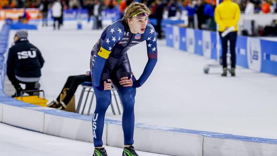 Topschaatser Jordan Stolz imiteert trucje Joep Wennemars op kwalificatietoernooi voor Winterspelen: 'Voel me erg moe'