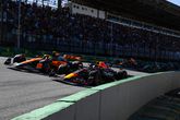 Max Verstappen (rechts) en Lando Norris (links) bij de sprintrace tijdens de GP Brazilië © Getty Images