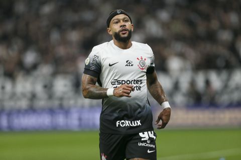 'Memphis Depay veroordeeld tot voorwaardelijke celstraf: voetballer kroop beschonken achter het stuur'