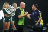 Michael van Gerwen en Luke Littler. © PDC Darts