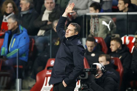 Feyenoord verrast door Brian Priske alsnog te ontslaan om wisselvallige resultaten