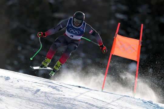 Bloederig ski-incident schokt Olympische Winterspelen: tweede zware crash op afdaling