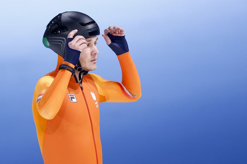 Marcel Bosker schaatst altijd met een helm en daar was vlak voor de start van de Spelen een hoop om te doen © Getty Images
