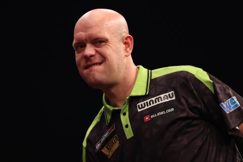 Topdarter Michael van Gerwen doet boekje open over 'mokerslag' in privéleven: 'Rotweken achter de rug'