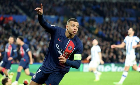 Media reageren op langverwachte transfer Kylian Mbappé: 'Madrid voltooit zijn treble'