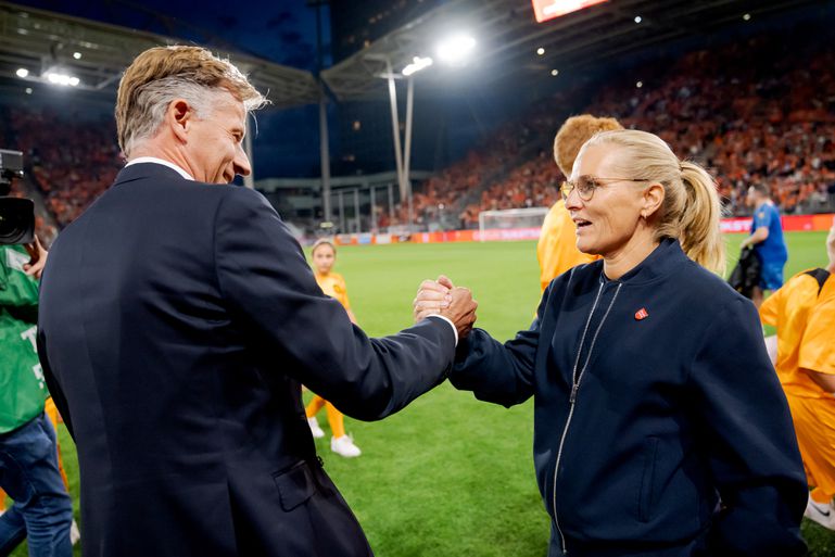 Bondscoach Andries Jonker over 'meest succesvolle coach' Sarina Wiegman: 'Daar doe ik niet aan mee'
