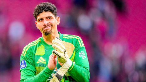 Ajax haalt opgelucht adem: 'probleem' rond niet ingeschreven keeper Matheus net op tijd opgelost