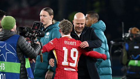 Britse media lyrisch over Arne Slot na schokkende zege Liverpool: 'Die Nederlander is een genie!'