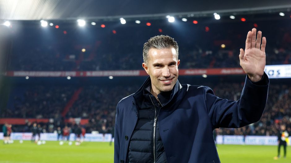 Feyenoord-trainer Robin van Persie sneert naar Nederlandse media: 'Dat moeten we niet geloven'