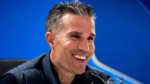 Robin van Persie lacht om harde uitspraak Valentijn Driessen na nederlaag Feyenoord: 'Dat zijn jouw woorden'