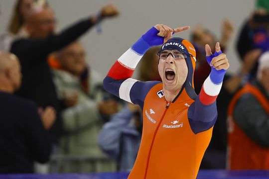 Topschaatser Jenning de Boo doet veelbelovende uitspraak na baanrecord op WK sprint: 'Het is hartstikke krom'