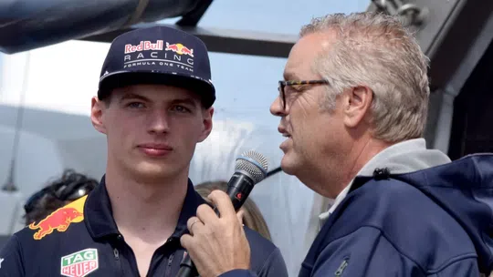 Veelbesproken Formule 1-commentator schaart zich achter Max Verstappen: 'Die liegt niet'