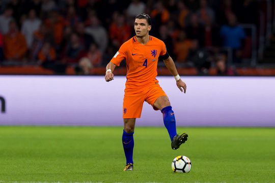 Voormalig Oranje-international (31) opent aanval op Nederlandse staat: 'Het is schandalig'