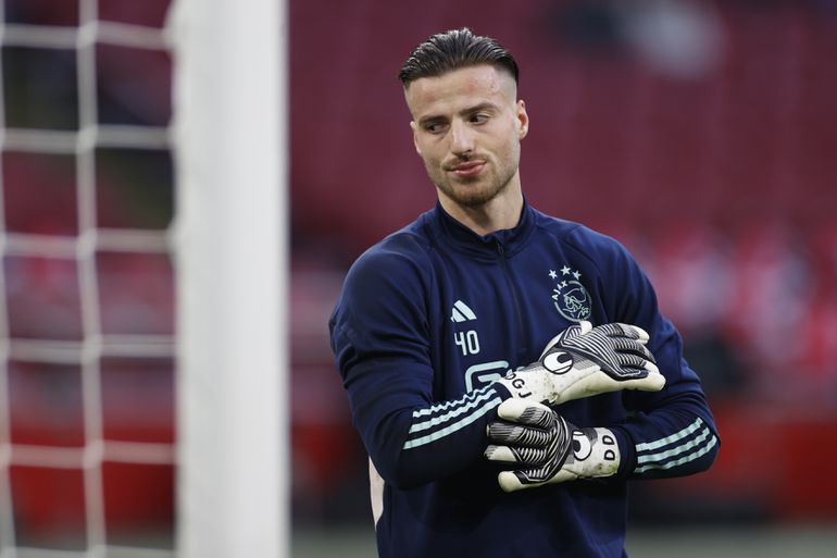 'Onrust bij Ajax: keepers zijn boos na opvallende keuze van Francesco Farioli'