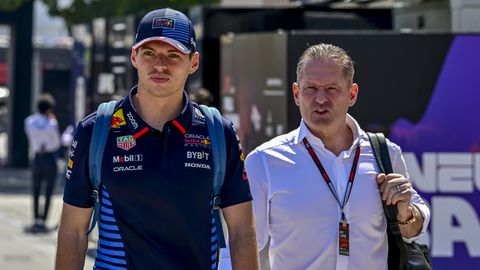 Karter zag met eigen ogen: 'Max Verstappen hield uren helm op, vader Jos had hem zo vaak geslagen'