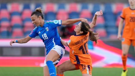 Hopeloze Oranje Leeuwinnen lijden tegen Italië eerste nederlaag in EK-kwalificatie sinds 2012