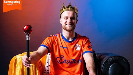 Speciaal shirt van FC Emmen voor bezoek koning Willem-Alexander is al bijna uitverkocht