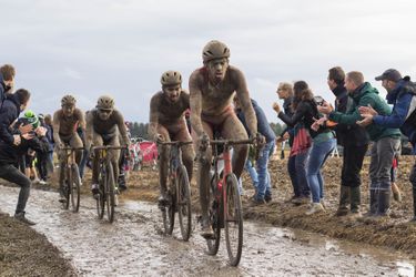 Wisselvallig weer tijdens Parijs-Roubaix, kans op modder en gladde kasseien
