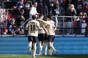 Matig Feyenoord schudt AZ definitief van zich af in strijd om plek 3, jacht op PSV geopend