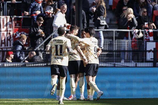 Matig Feyenoord schudt AZ definitief van zich af in strijd om plek 3, jacht op PSV geopend