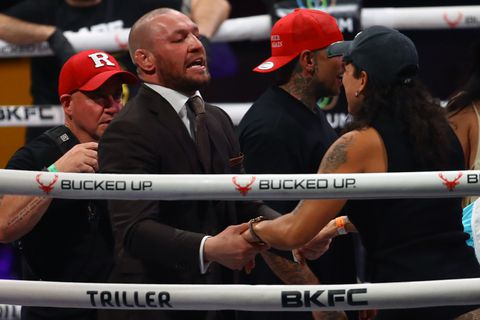 Toeschouwer probeert MMA-legende Conor McGregor aan te vallen: 'Ze lieten hem bloedend achter'